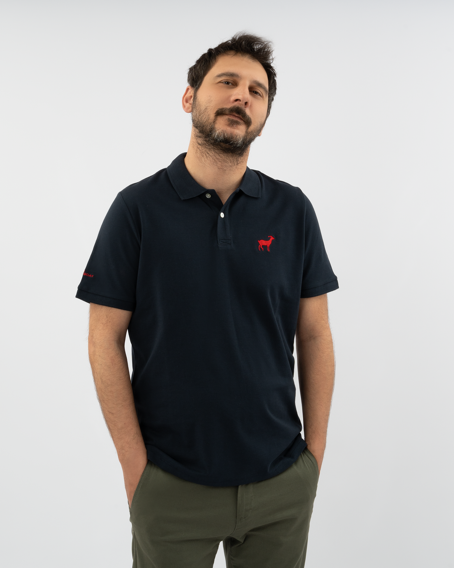 THE MOTLEY GOAT polo μπλούζα σε μπλέ σκούρο