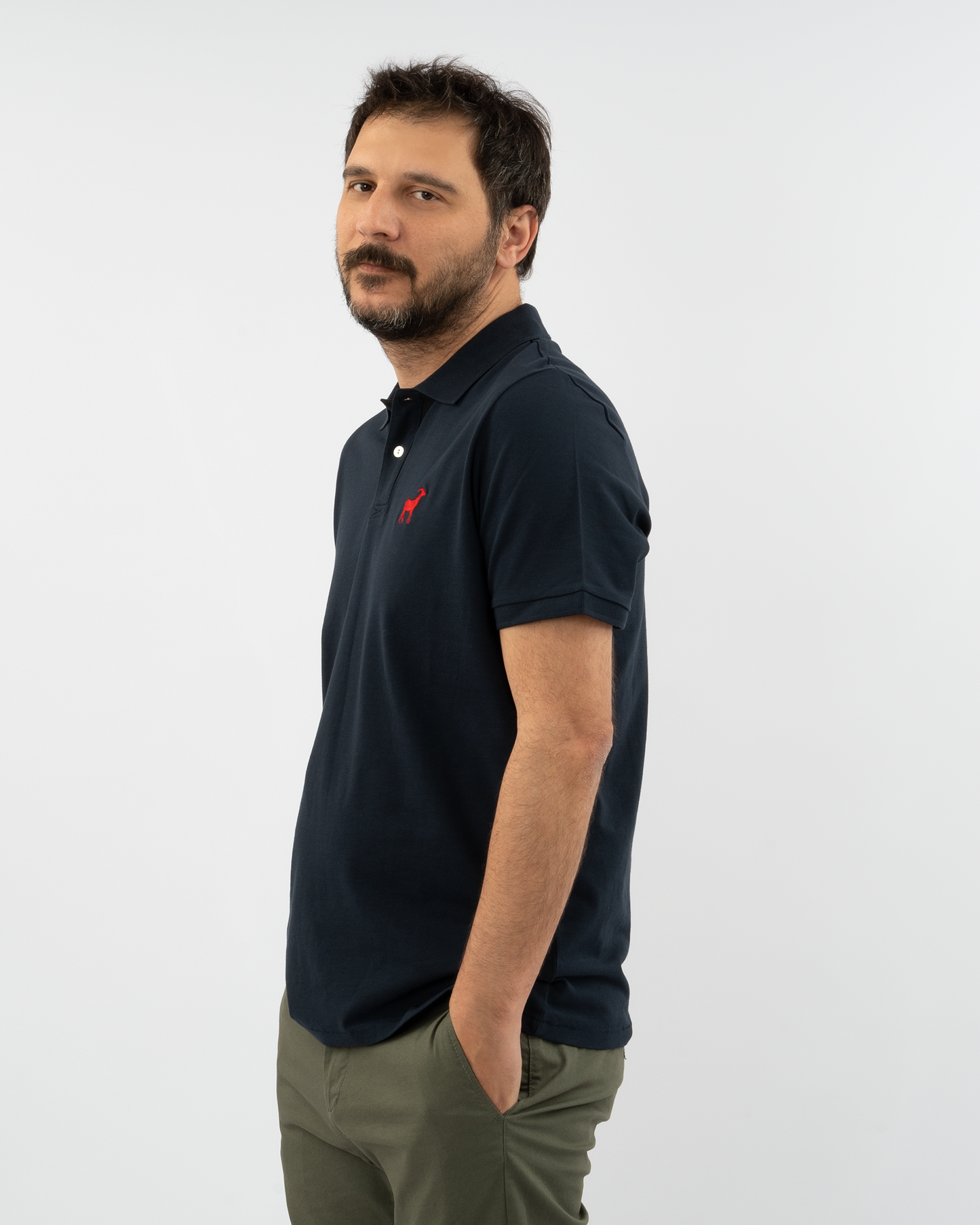 THE MOTLEY GOAT polo μπλούζα σε μπλέ σκούρο