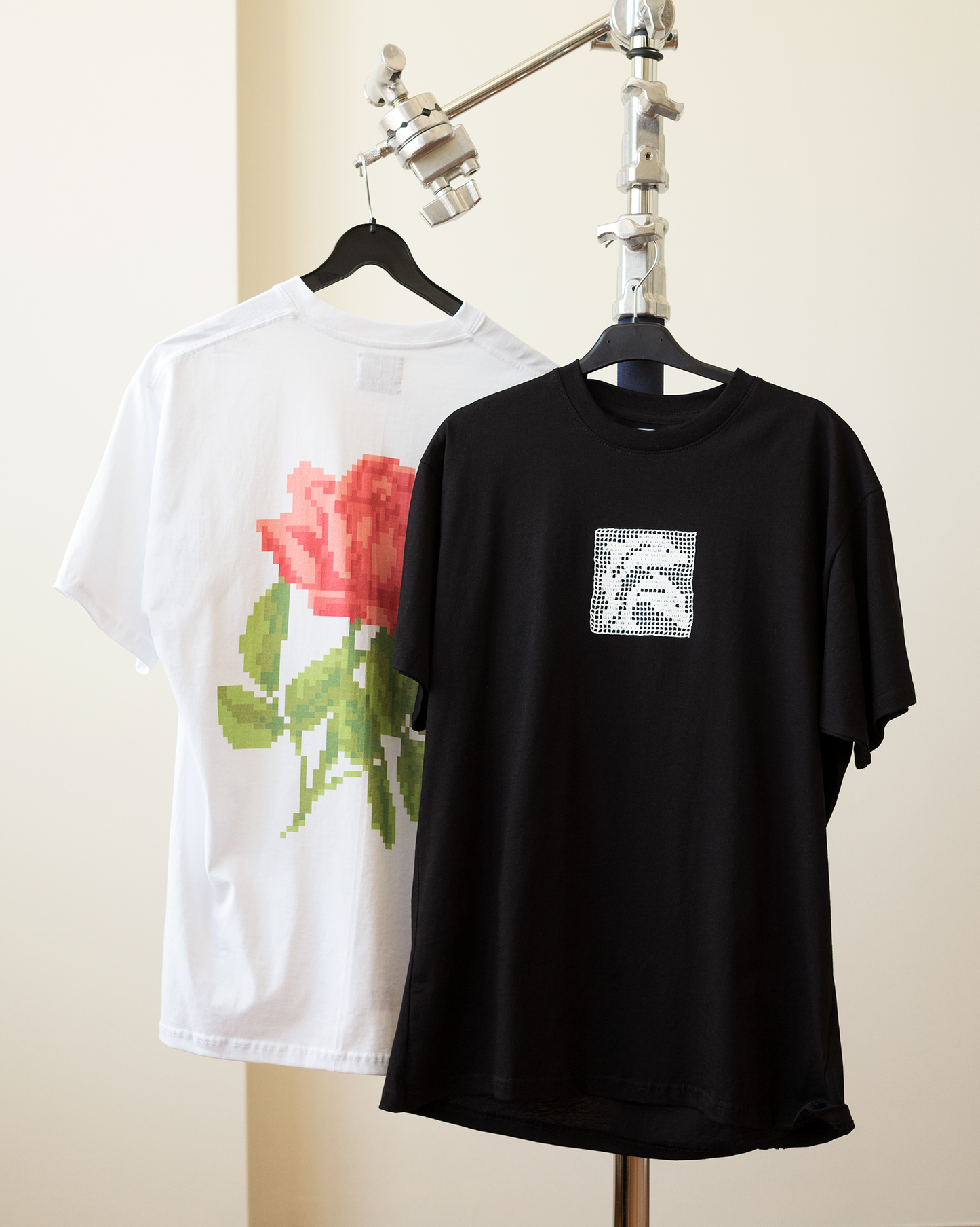 HARDCLO λευκό κοντομάνικο t-shirt Τριαντάφυλλο
