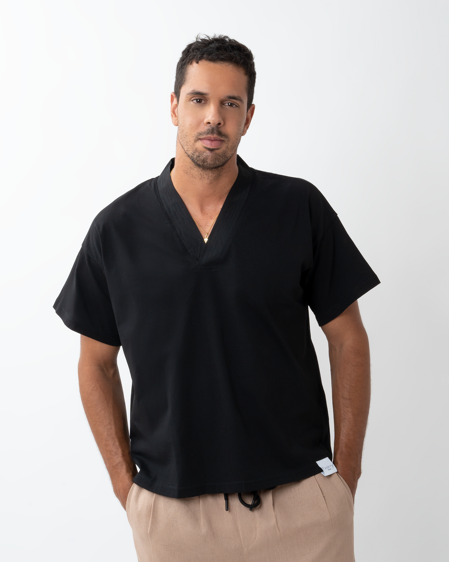 4TAILORS μπλούζα oversized με λαιμόκοψη V σε μαύρο