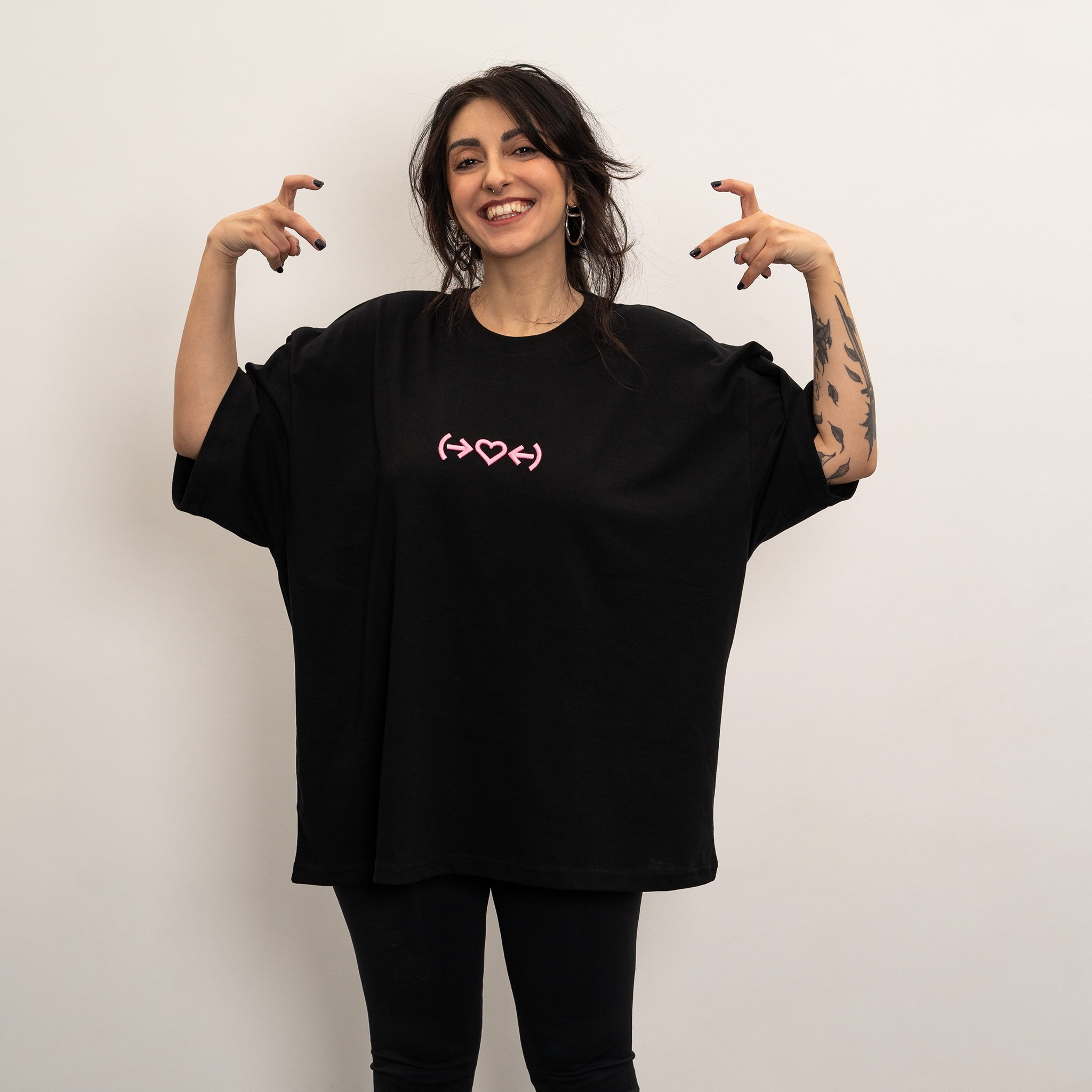 ->Heart<- black t-shirt