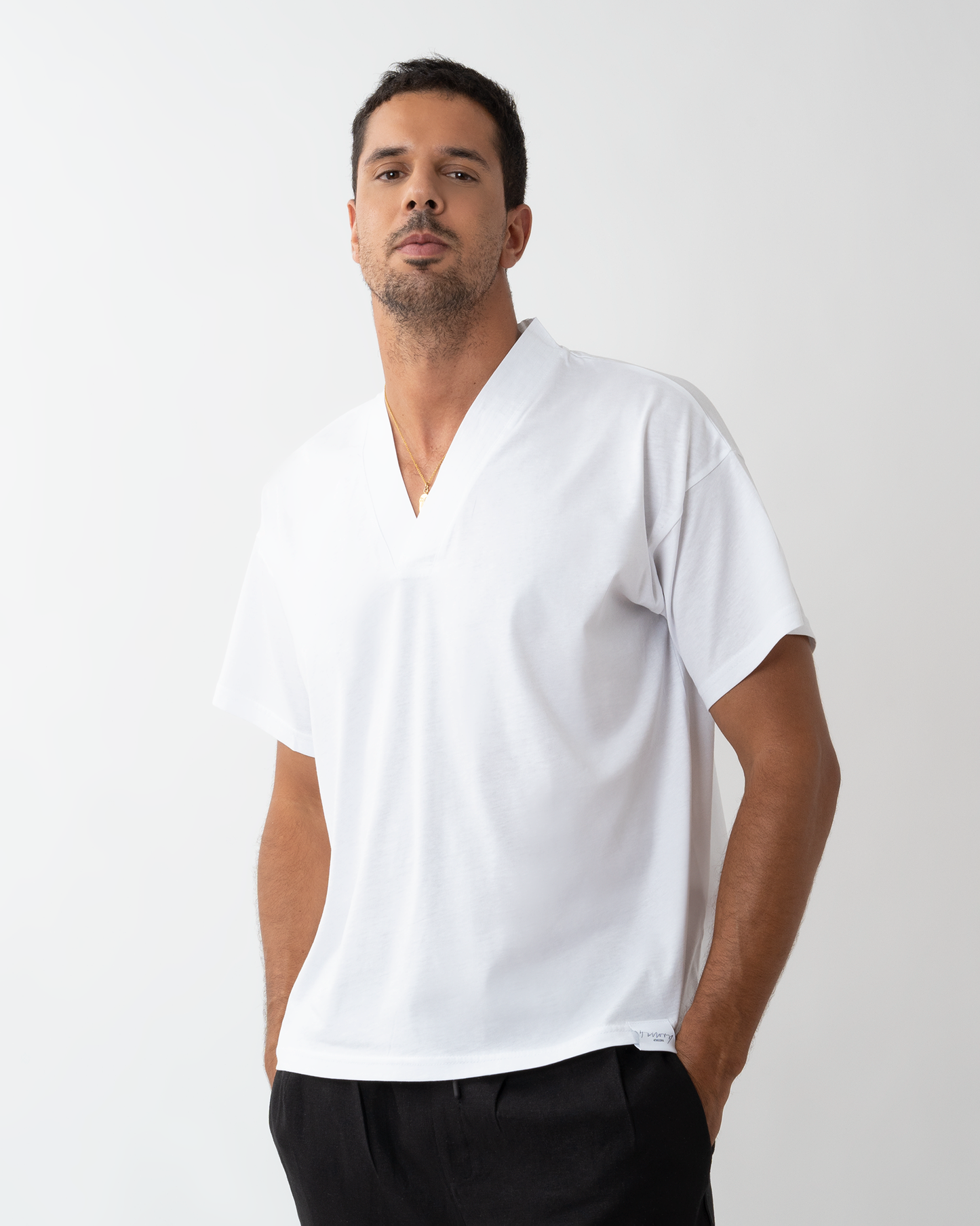 4TAILORS μπλούζα oversized με λαιμόκοψη V σε λευκό