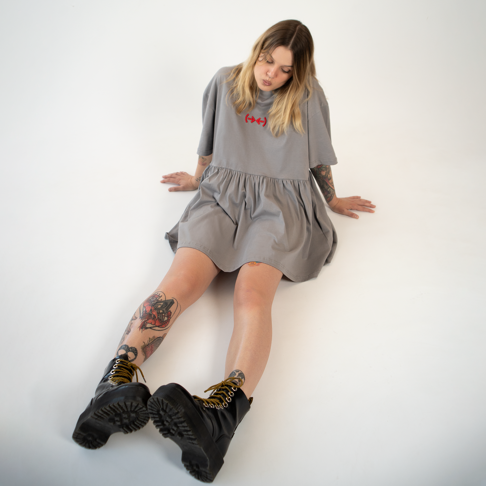 S(-><-)O gray mini dress