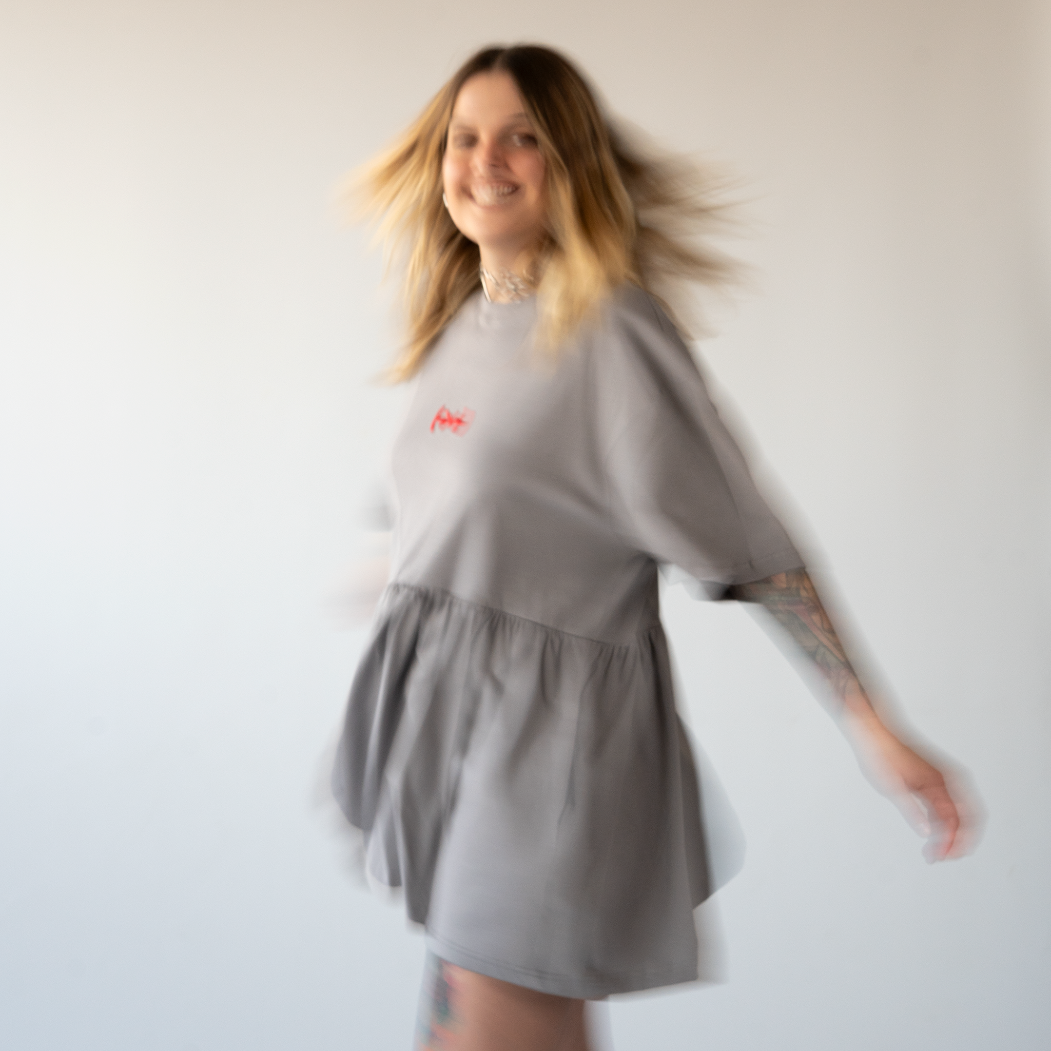 S(-><-)O gray mini dress